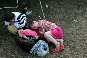 南オセチアの非難する子供